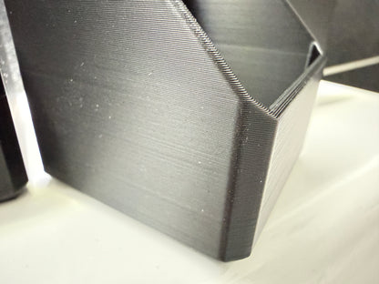 BrushDock Zahnbürstenhalter Paste in schwarz und in Nahaufnahme